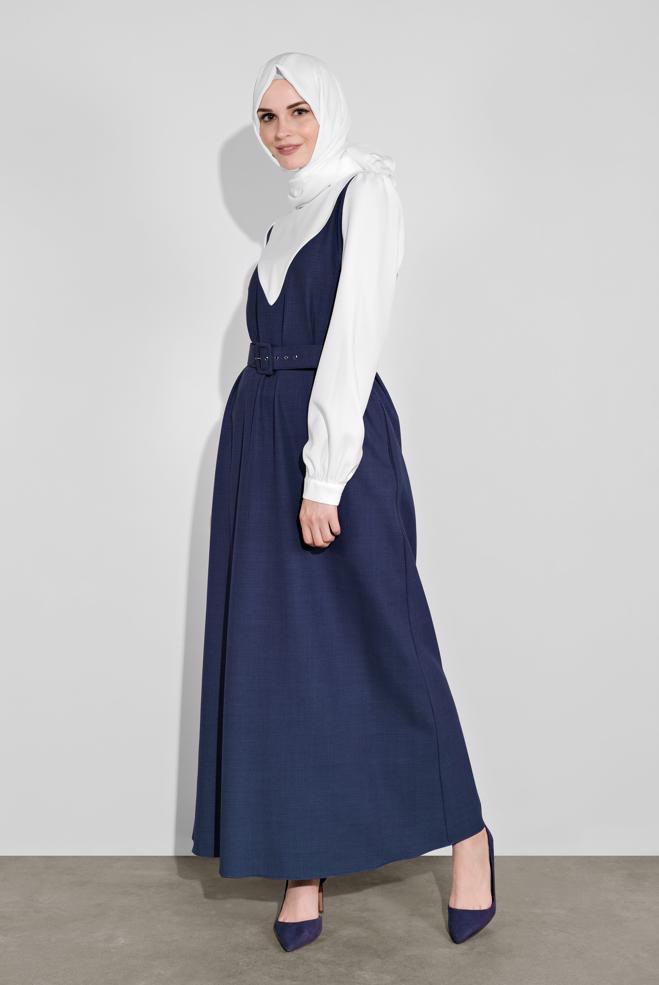 Blaues langes Kleid mit V-Ausschnitt